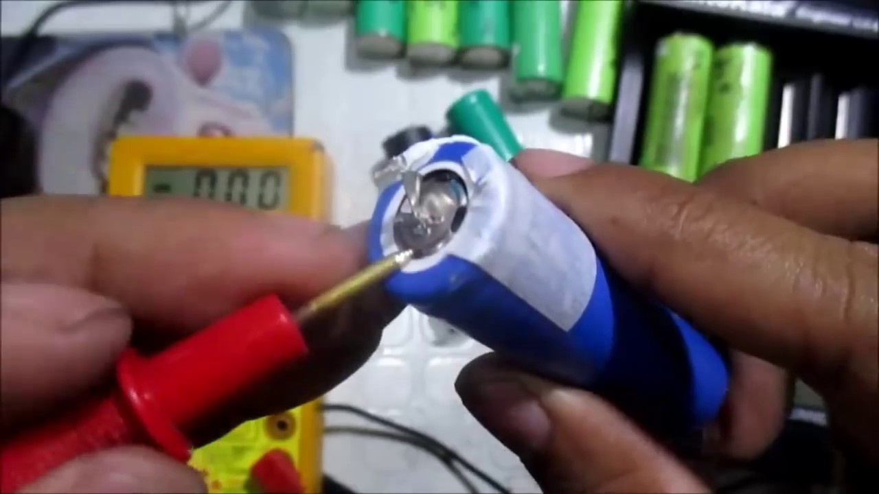 Use multimeter to test lithium-ion battery
