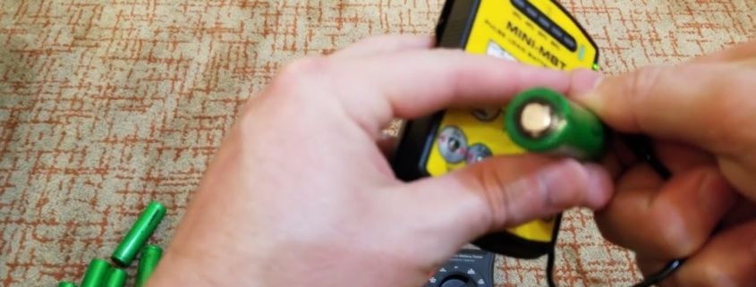 how long do 18650 batteries hold charge